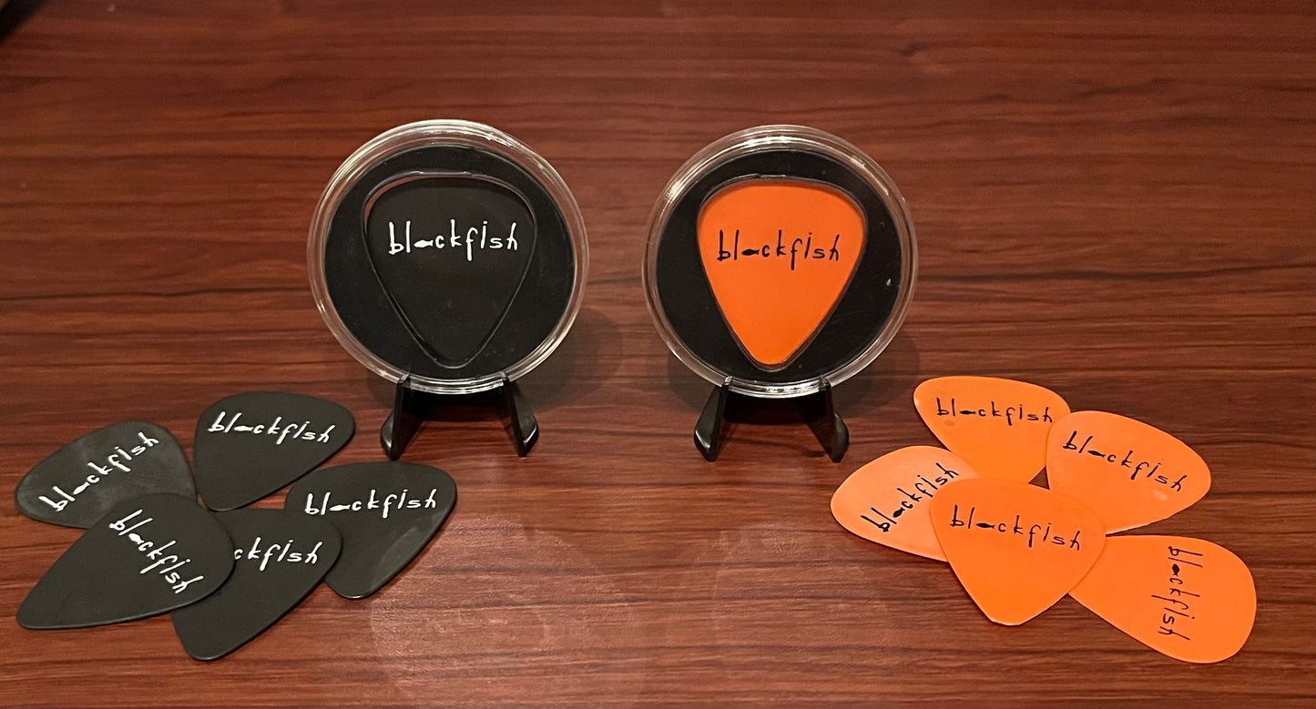 Guitar pick in mini display (Orange)